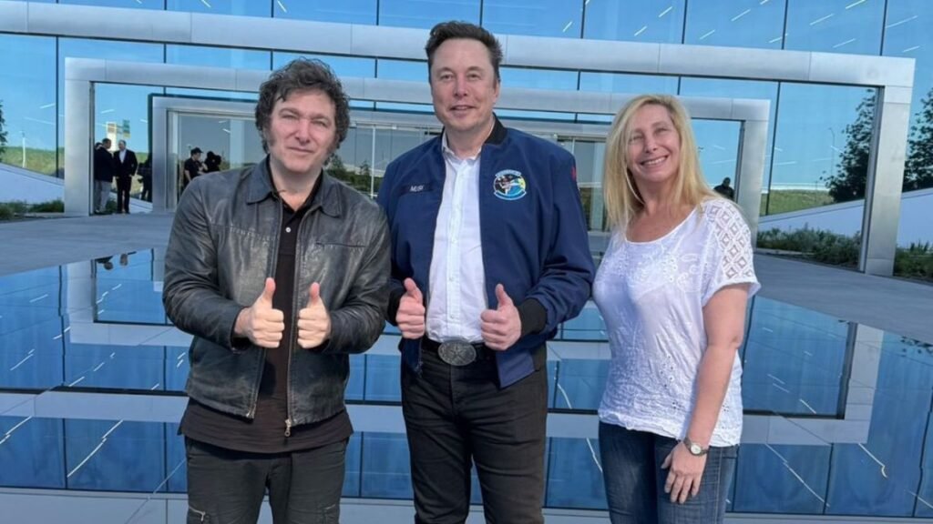 Milei y Elon Musk coincidirán en un foro libertario, mientras se debate la Ley Bases javier milei elon musk 1784483