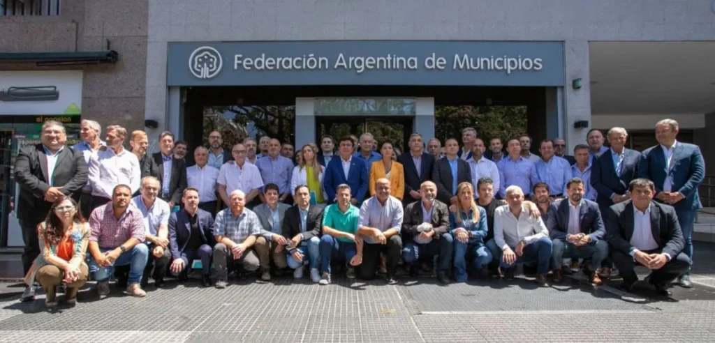 Más de 500 municipios de todo el país rechazaron la ley ómnibus multimedia.normal.9a6067e64e8b2e18.RkFNIDE2LTA1LTIwMjQgMTkuMDZfbm9ybWFsLndlYnA