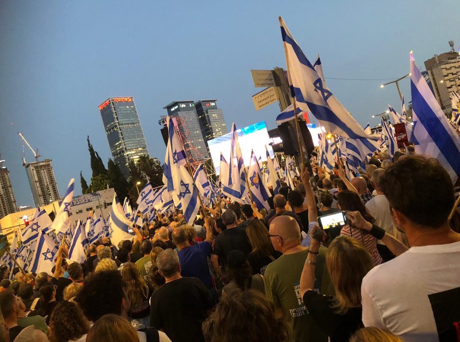 Conflicto en Medio Oriente: masiva protesta contra Netanyahu en Tel Aviv 20240623 071627