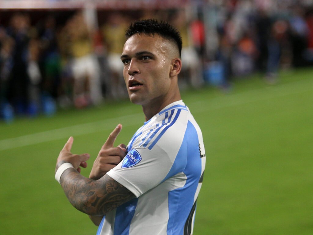 Argentina le ganó a Perú y se quedó con el primer puesto del Grupo A de la Copa América 1 20240630 105739