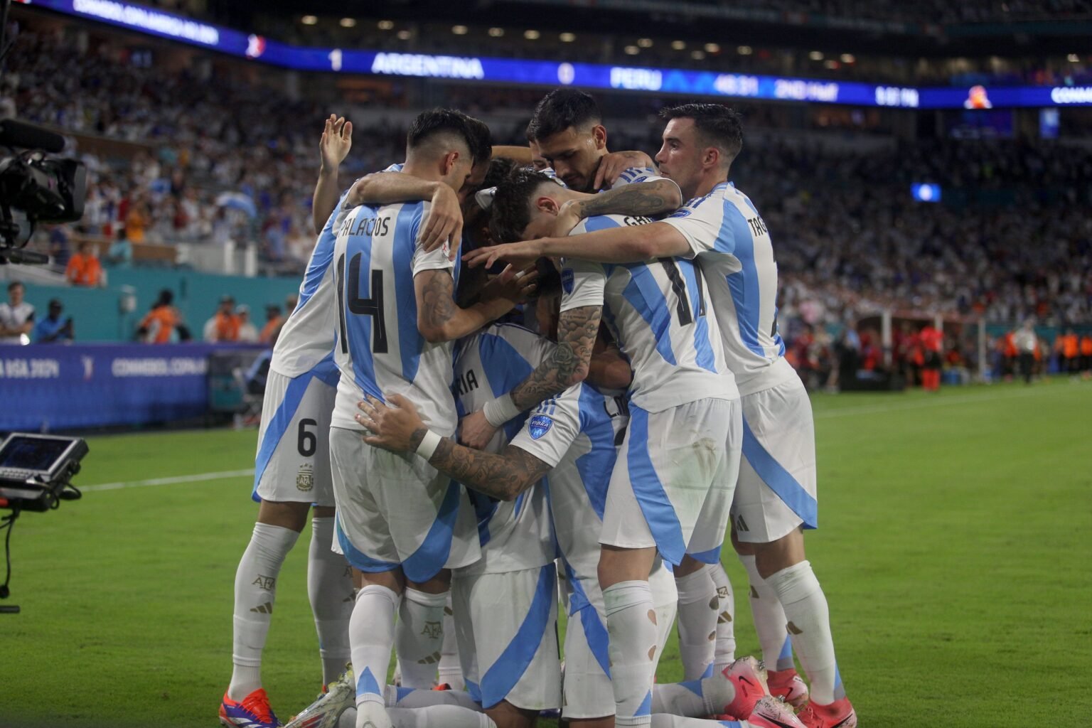 Argentina le ganó a Perú y se quedó con el primer puesto del Grupo A de la Copa América 20240630 105822