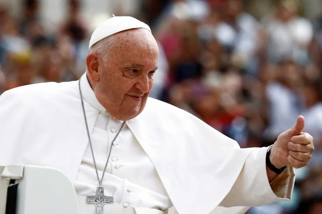 El papa Francisco sigue internado y pasó «una noche tranquila» Francisco