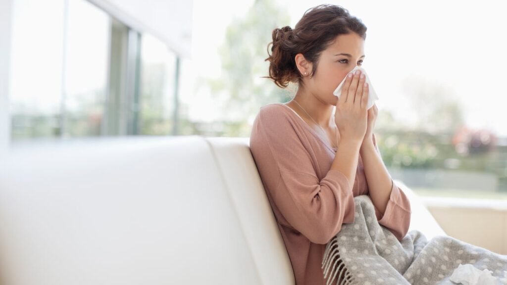 ¿Resfrío, gripe o neumonía?: tips para cuidar la salud pulmonar en el invierno VYZXJN7WEVEUNGQY3YB6VFNSI4