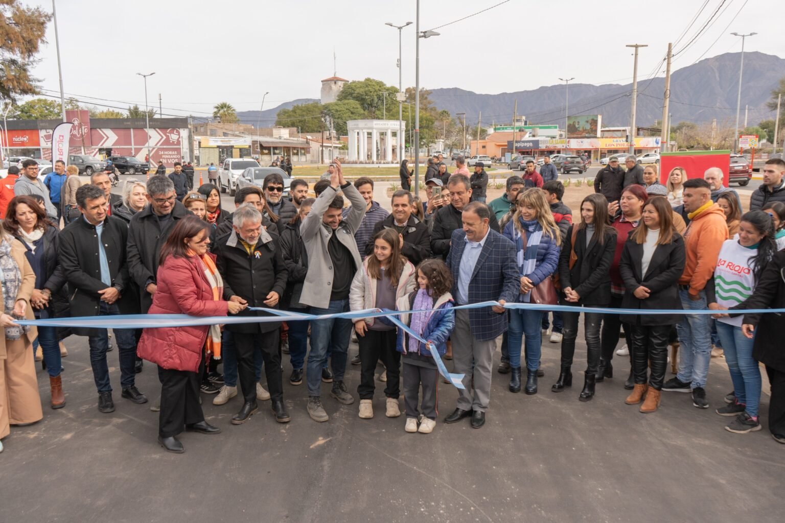 El Gobernador junto al intendente habilitaron la obra de puesta en valor de la Llama Votiva WhatsApp Image 2024 06 28 at 6.56.25 PM