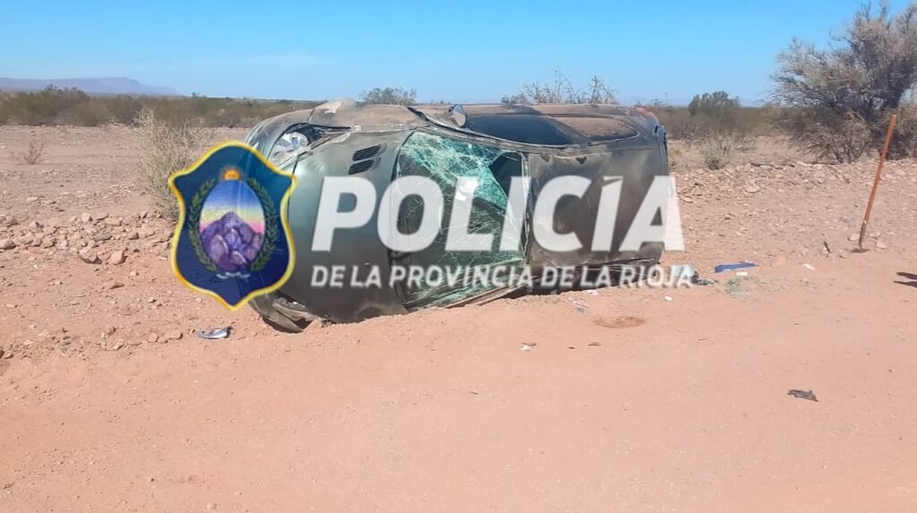 Conductora sufrió un vuelco en Pagancillo y fue hospitalizada 449703891 1078027343719368 818943272416470865 n