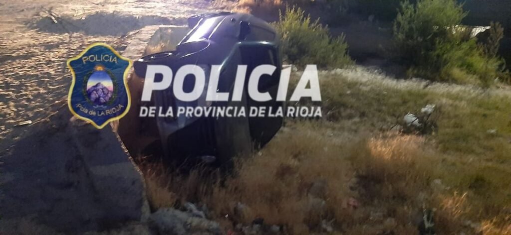 Aimogasta: automovilista volcó sobre una alcantarilla 451745755 1088550352667067 6089305402566692772 n