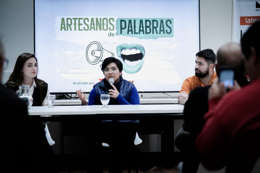Se estrenó el ciclo de charlas Artesanos de Palabras IMG 20240704 WA0004