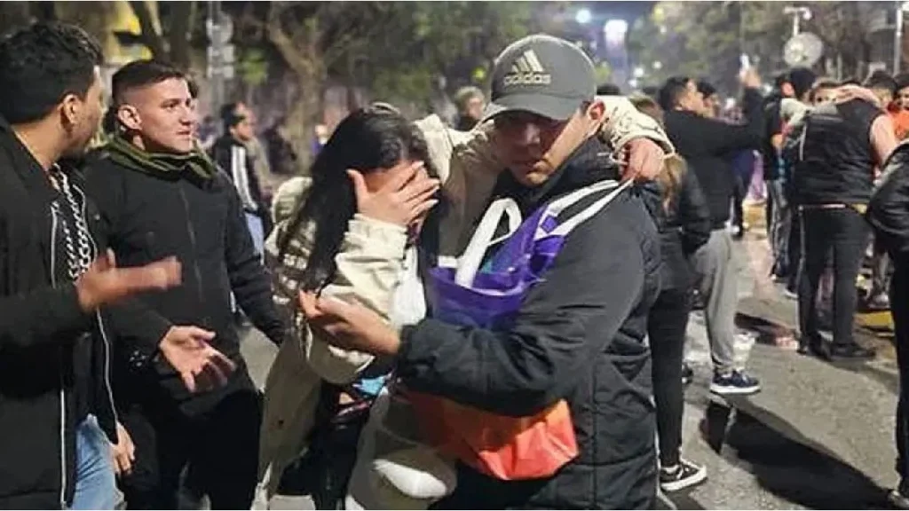 Incidentes frente a la embajada de Venezuela en Argentina tras la reelección de Maduro incidentes embajada venezuelajpg