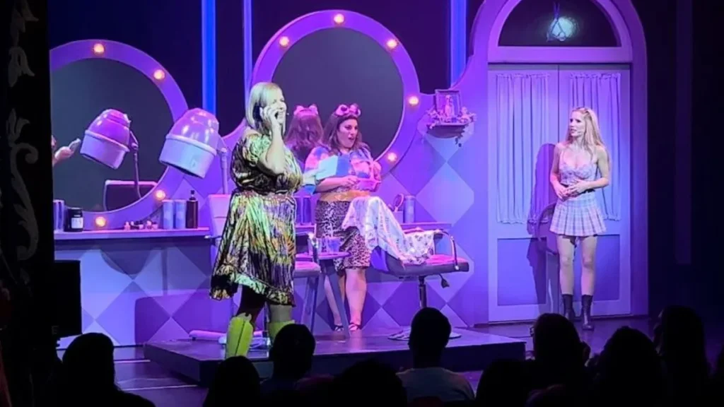 Virginia Demo debutó en el teatro porteño, a sala llena y con ovación del público virginia demo legalmente rubia