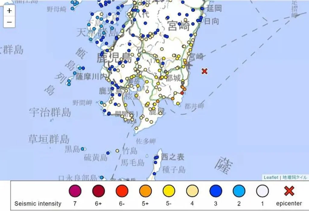 Poderoso Tsunami golpeó el puerto de Miyazaki tras un terremoto de magnitud 7,1 en Japón 720 8