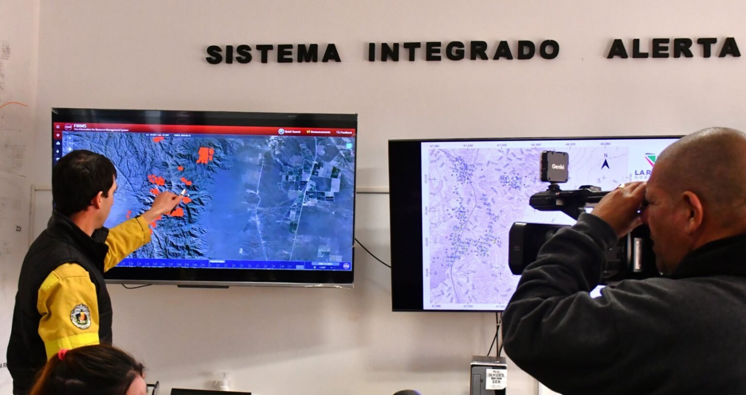 Siguen trabajando para detener el incendio en el cerro del Velasco IMG 20240812 WA0045