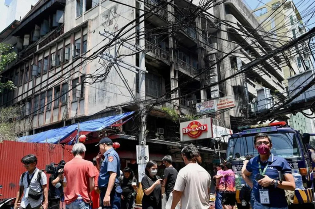 Once muertos por un incendio que afectó un edificio en Filipinas INCENDIO