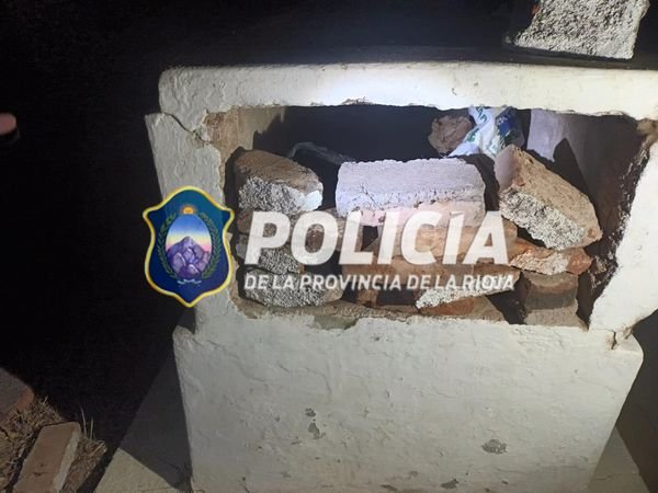 Delincuentes escondieron elementos robados en el cementerio de Chepes Vicky elementos