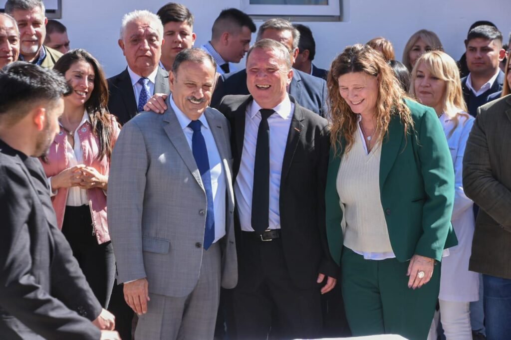 Se firmó convenio para avanzar y finalizar viviendas del Plan Angelelli en Chilecito WhatsApp Image 2024 08 05 at 8.25.47 PM