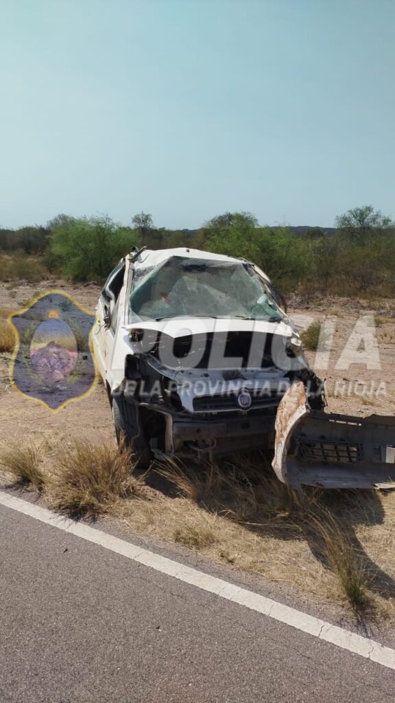 Conductor sufrió lesiones tras un vuelco en cercanías a Punta de Los Llanos 461277275 1136963484492420 294872594646853057 n