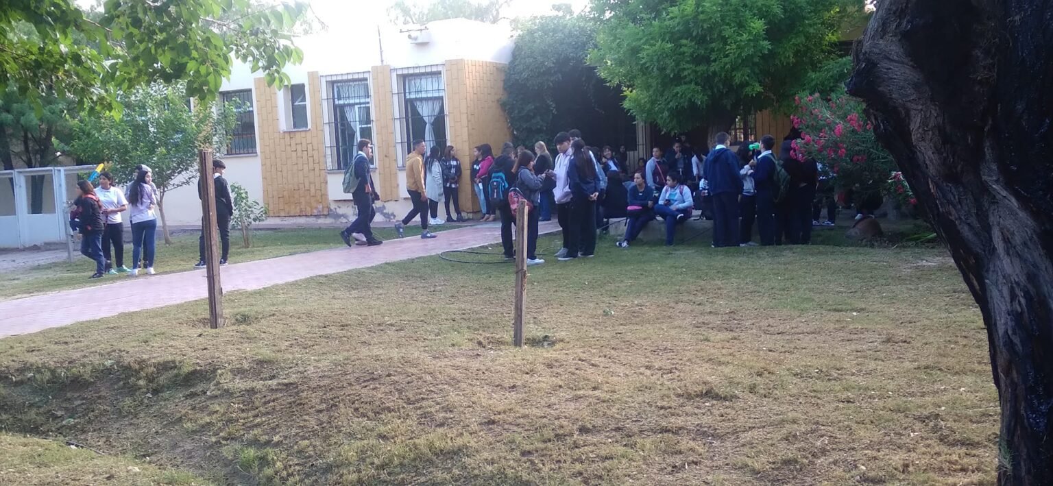 Aimogasta: alumnos del Colegio Sánchez Oviedo protestan por mejores edilicias aimogasta