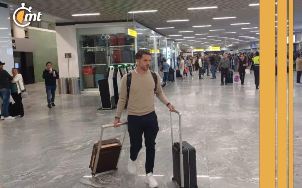 Fernando Gago llega a la Argentina y se prepara para asumir como DT en Boca fernando gago en el aeropuerto