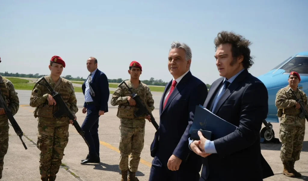 Milei criticó a Raúl Alfonsín: “Lo muestran como el padre de la democracia y fue partidario de un golpe” milei 3