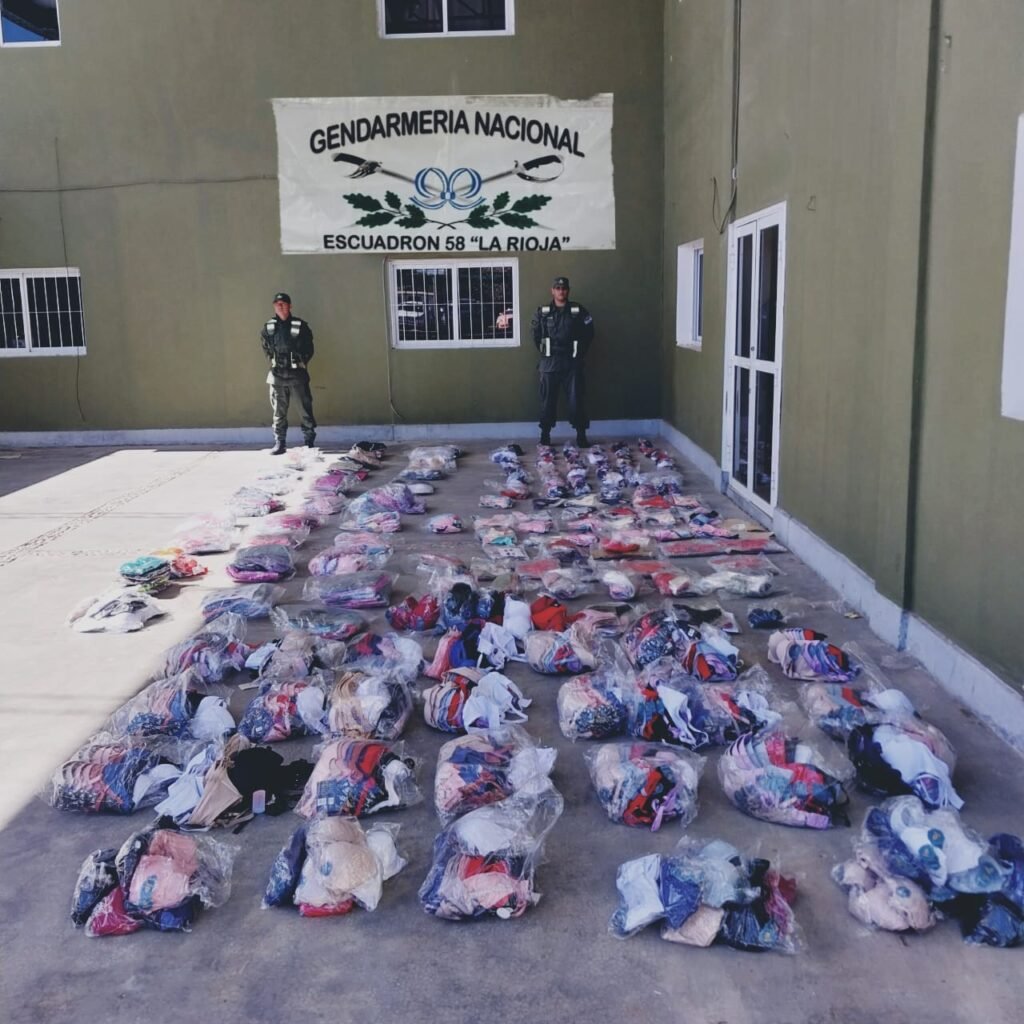 Incautan ropa de contrabando en Capital: supera los $ 11 millones 466558008 1069169525216601 4513368816932423396 n