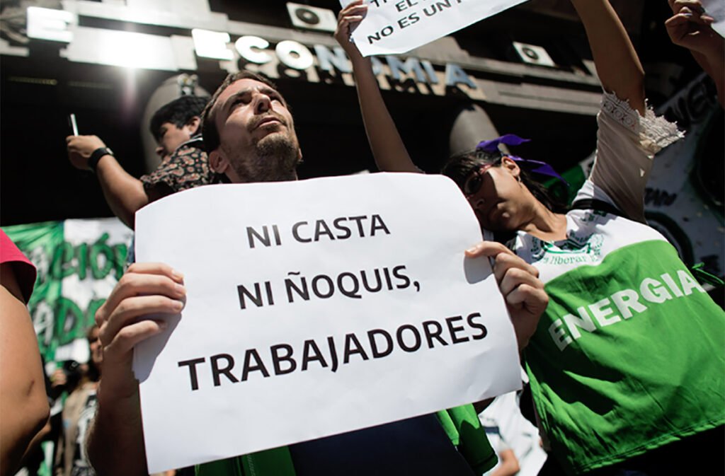 Crisis laboral: hay 261.000 empleos menos en la era Milei ATE despidos