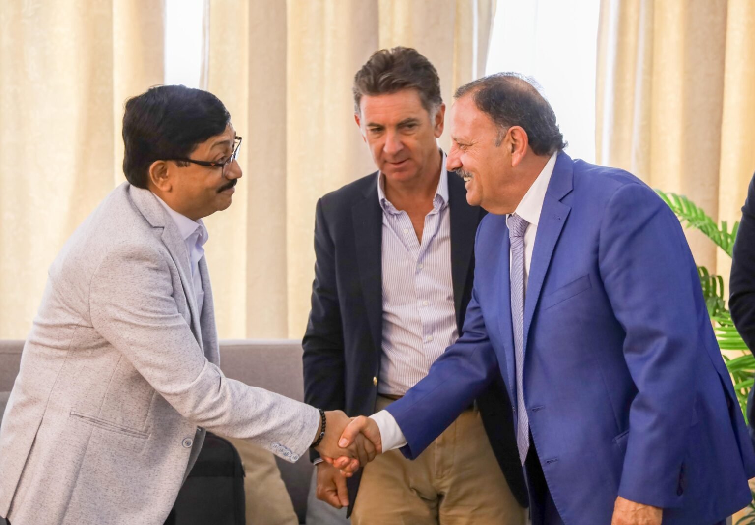 Inversores de la India visitan La Rioja con el interés de importar productos avícolas de las empresas locales IMG 20241111 WA0050