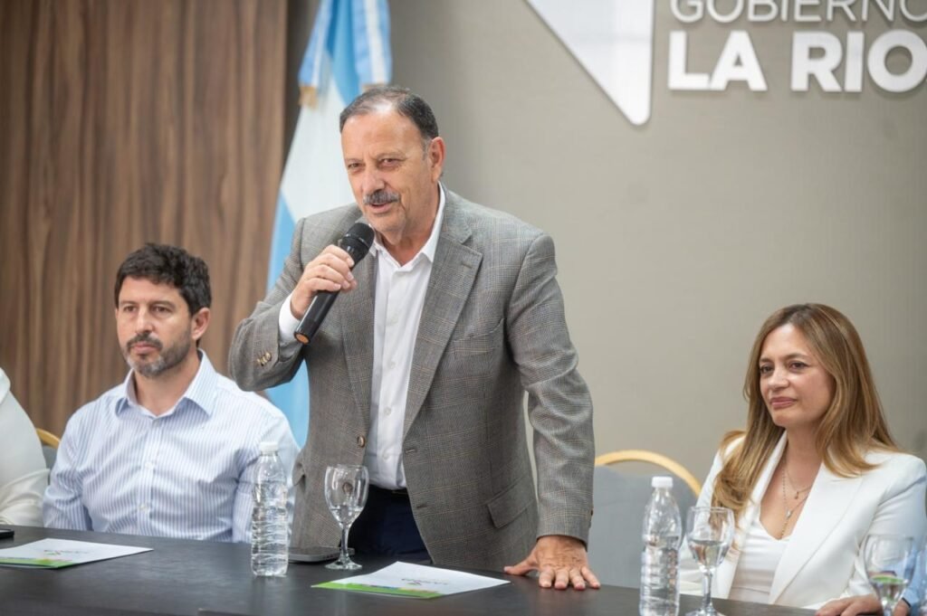 Quintela encabezó la firma de un convenio de cooperación del programa TecnoEmpleo WhatsApp Image 2024 11 27 at 2.32.32 PM