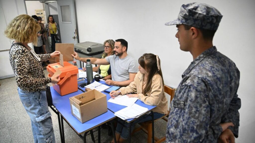 cnne 1784204 elecciones uruguay