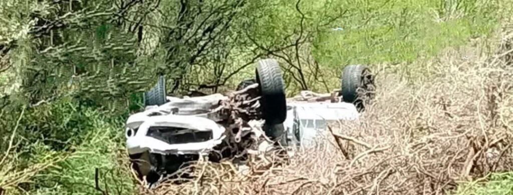 Músicos chepeños protagonizaron un espectacular vuelco automovilístico: sufrieron lesiones 471419482 1157838186348239 6575552463549551411 n