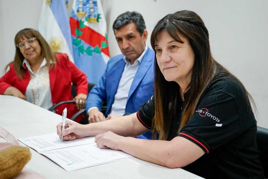 Alumnos de Escuela de Formación Laboral fabricaran productos de material reciclable WhatsApp Image 2024 12 17 at 9.55.06 AM