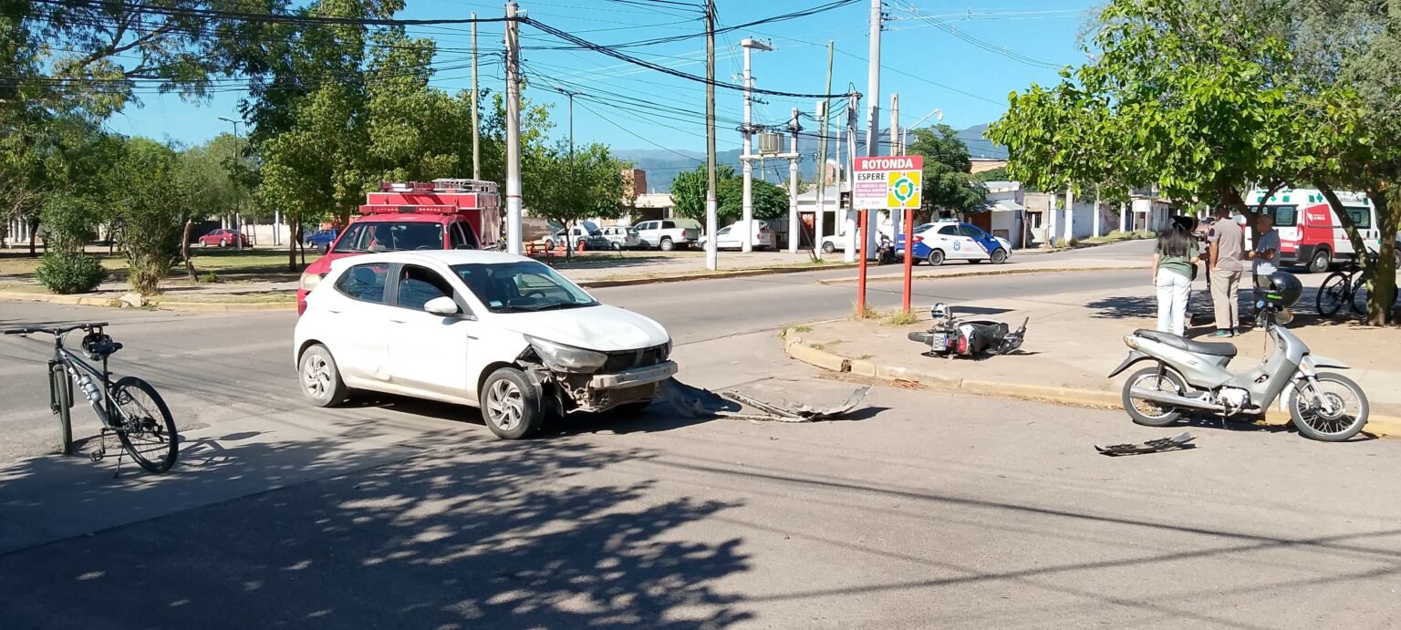 Motociclista fue hospitalizado tras un choque vehicular en Capital WhatsApp Image 2024 12 27 at 11.08.05 AM