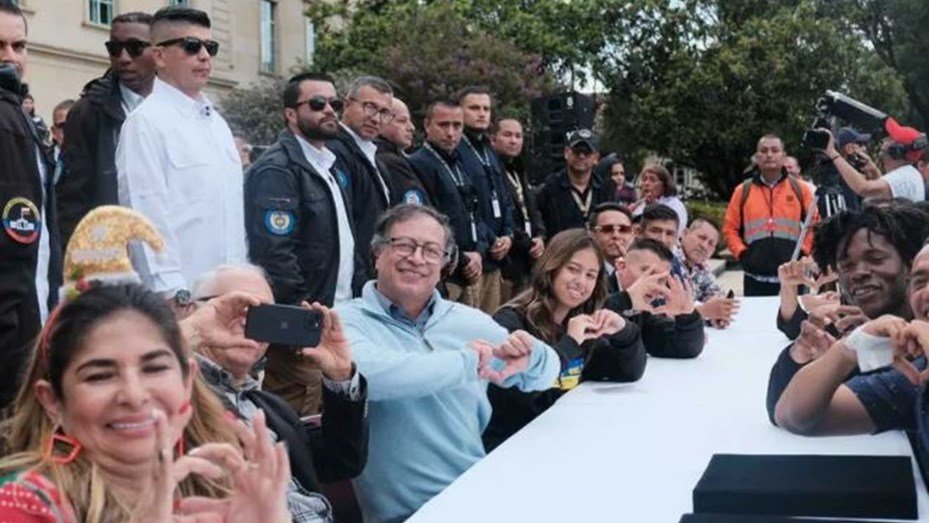 Colombia: Petro celebró la Navidad con personas en situación de calle petro