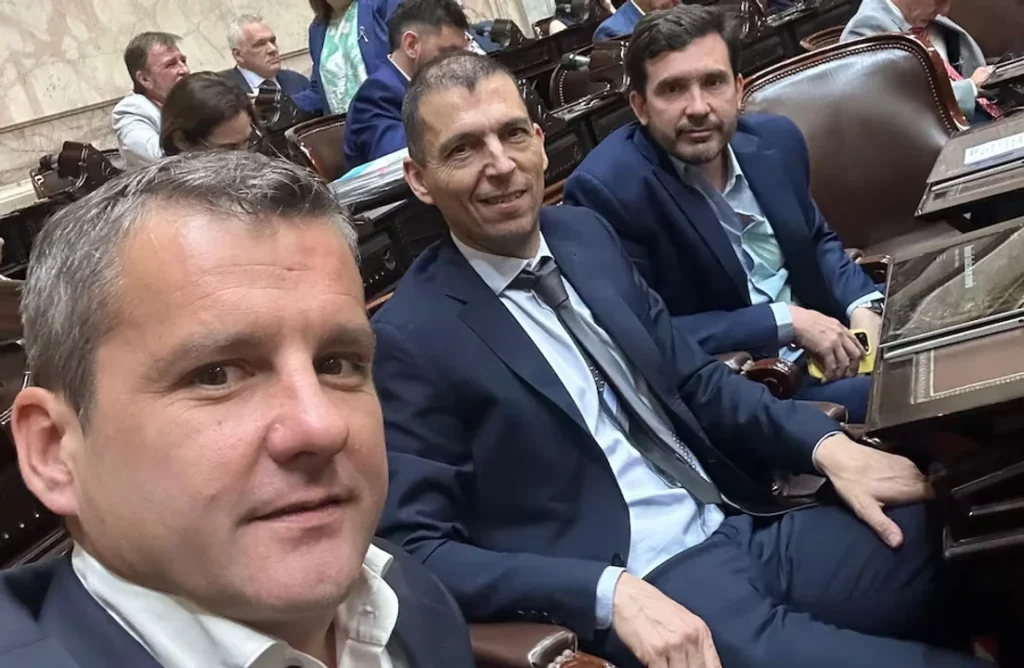 Milei recibe a los radicales expulsados en la Rosada radicales