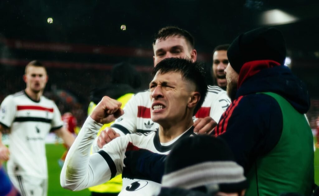 Premier League: golazo de Lisandro Martínez en el empate entre el Liverpool y el Manchester United IMG 20250105 WA0013