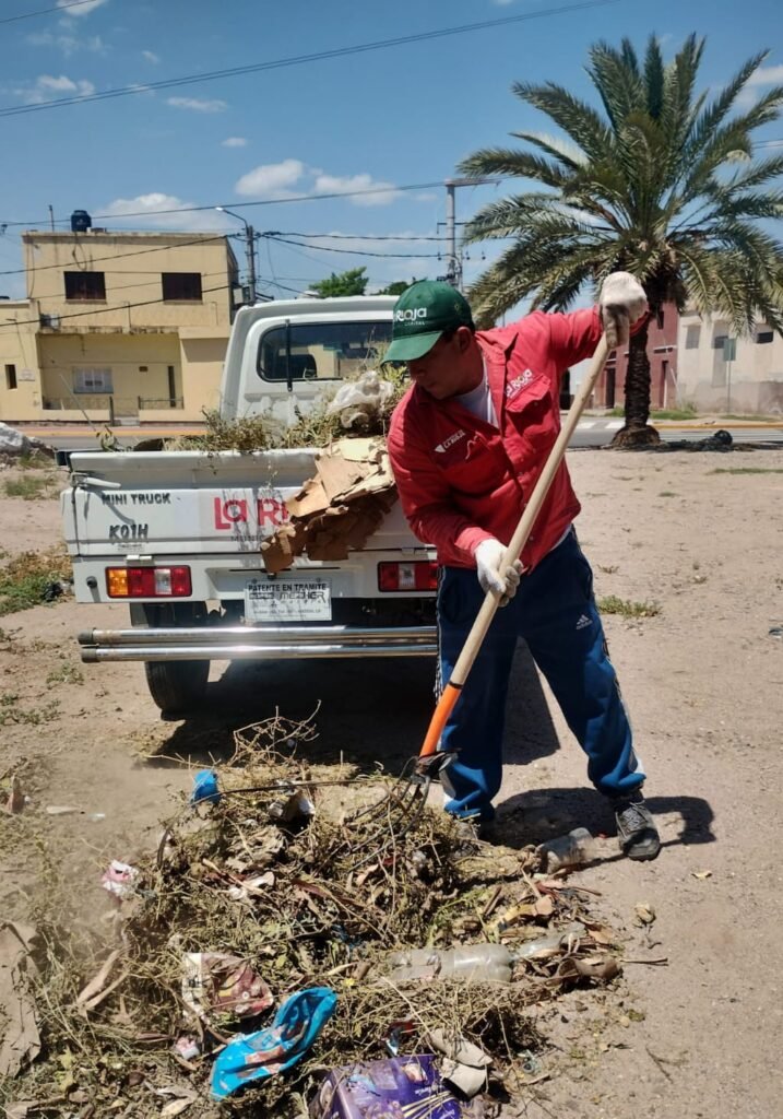 Continúa la prevención del dengue en las avenidas Monteagudo y Juan Manuel de Rosas IMG 20250205 WA0155