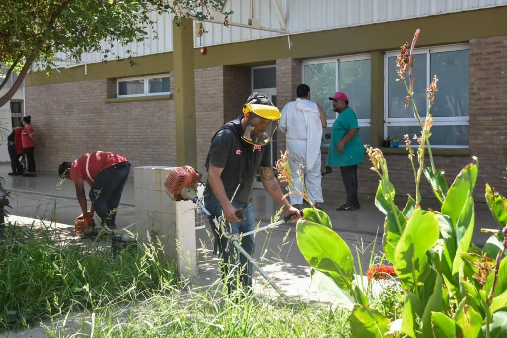 Educación intensifica los trabajos en los edificios escolares WhatsApp Image 2025 02 06 at 10.57.29 AM
