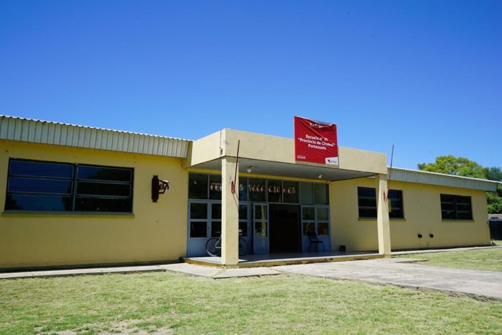 La provincia busca crear una nueva Escuela Secundaria WhatsApp Image 2025 02 18 at 11.22.18 AM