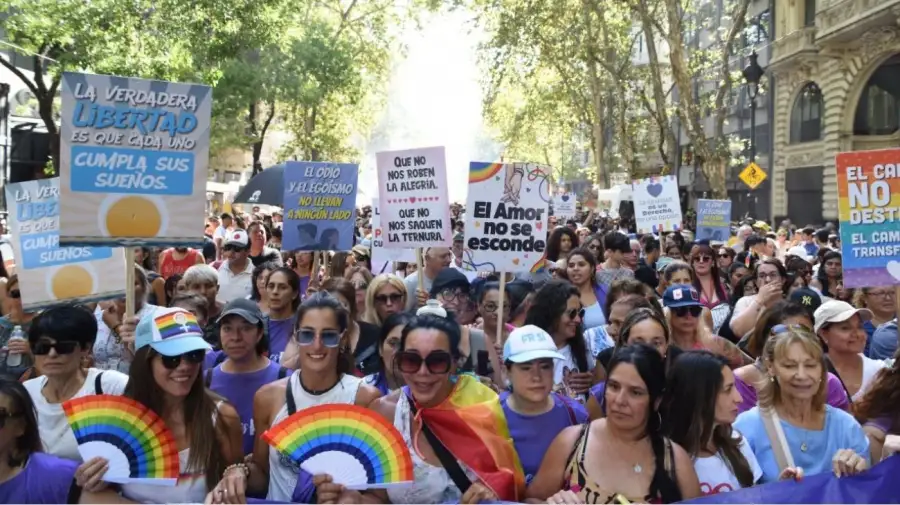 La comunidad LGBTIQ+ y la sociedad le dijeron «NO» a Milei marcha lgbt 1959171