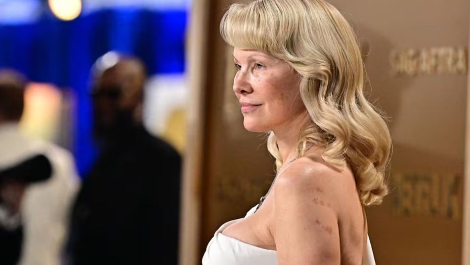 Pamela Anderson estuvo en los SAG Awards 2025 pamela anderson 3