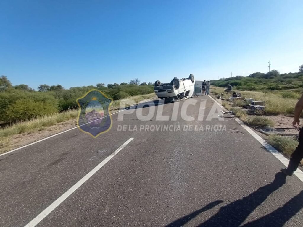 Conductor sufrió un vuelco vehicular en Ruta 77 FB IMG 1742345055351