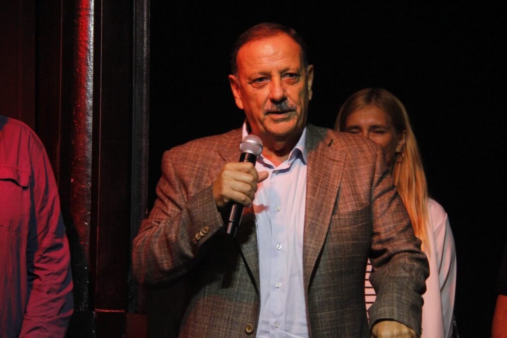 Quintela se solidarizó con Facundo Manes tras la agresión que sufrió por parte de Santiago Caputo GkWO J9WsAITBM1