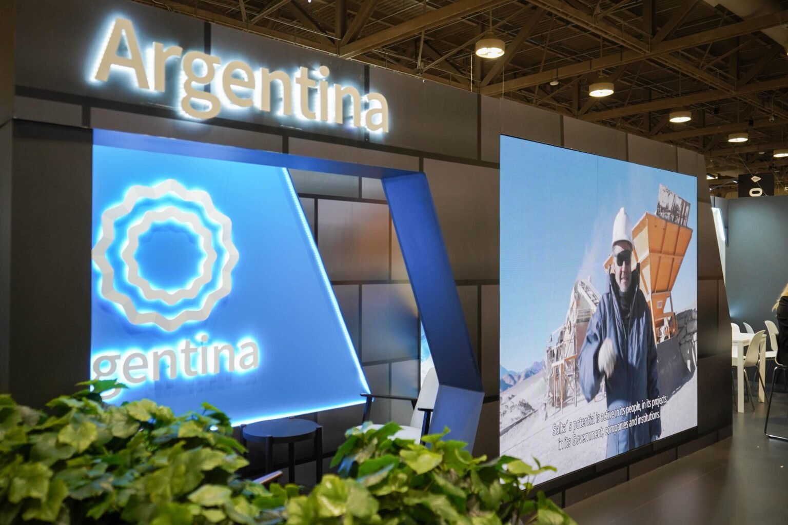 La Rioja reafirma su compromiso con el desarrollo minero sostenible en la PDAC 2025 WhatsApp Image 2025 03 07 at 9.03.18 AM