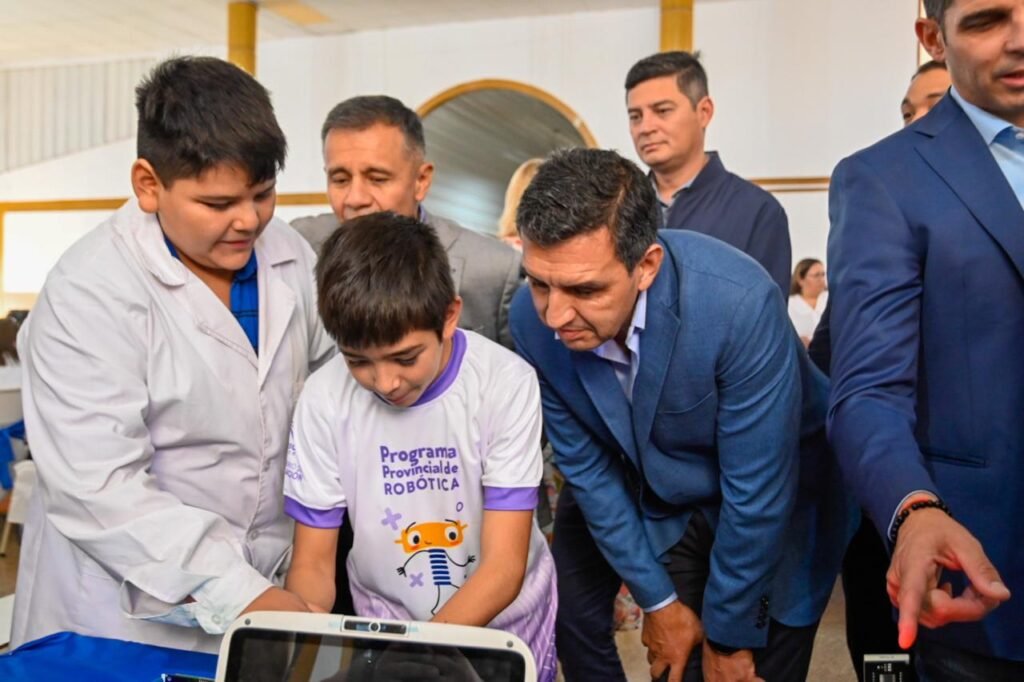Educación lanzó el Programa Provincial de Robótica en Chilecito WhatsApp Image 2025 03 21 at 5.08.47 PM