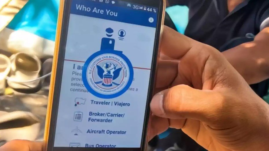 EEUU lanzó una app para que los inmigrantes se autodeporten celular