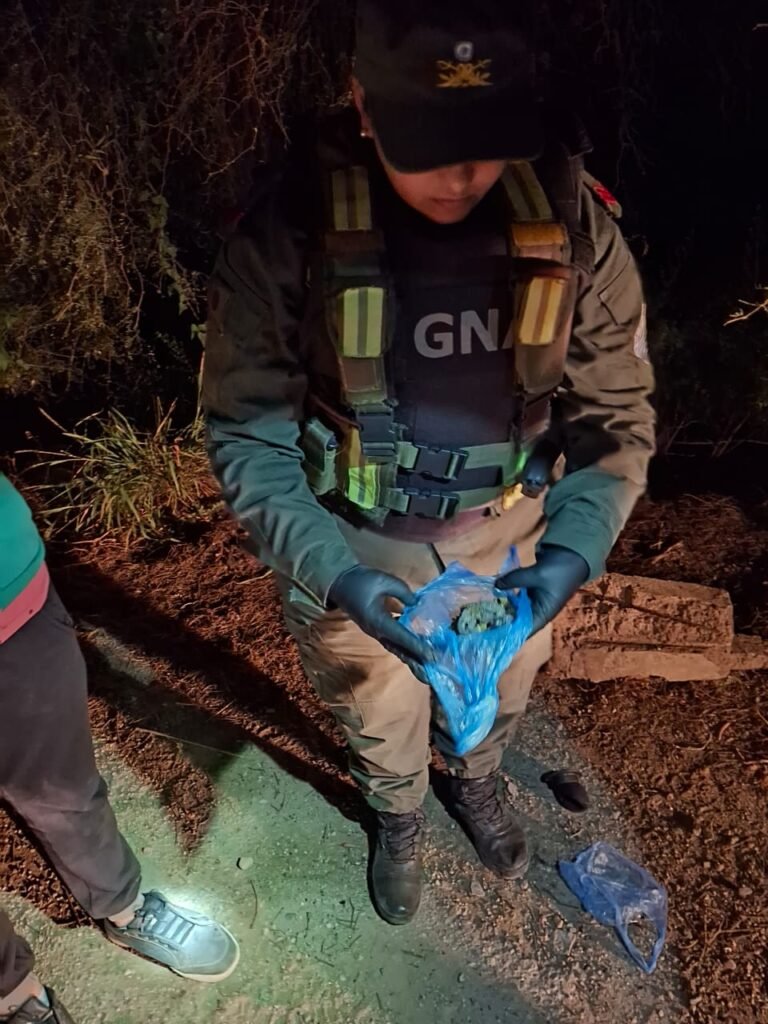 Gendarmería detuvo a un motociclista por tenencia de estupefacientes en Nonogasta WhatsApp Image 2025 04 08 at 8.52.49 AM