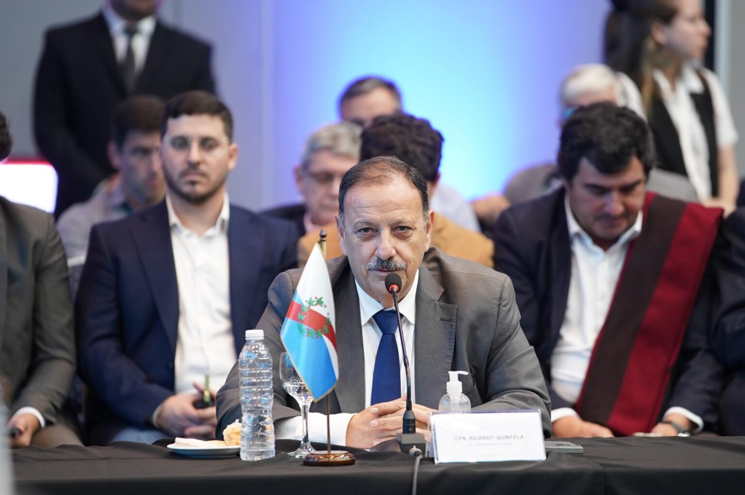 Quintela inicia una gira internacional en busca de inversiones y cooperación estratégica WhatsApp Image 2025 04 21 at 7.43.36 AM