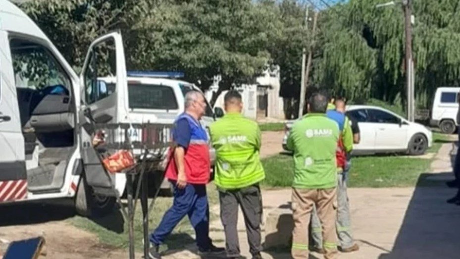 Buenos Aires: niño de 12 años mató a su padrastro porque golpeaba a su madre ambulancia