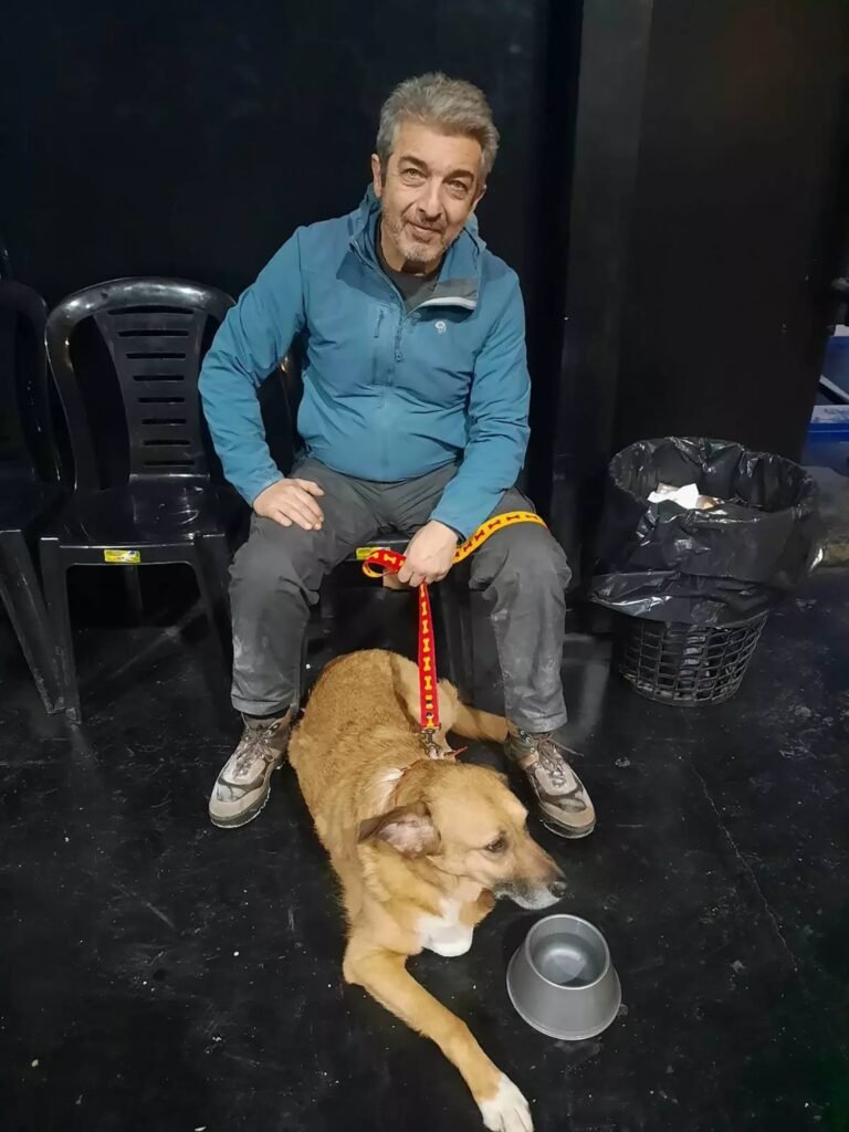 De la calle al set: Puelo, el perro sin hogar que se robó el corazón de Darín y brilló en El Eternauta 2 499789181 1234568268676582 5703991389429978850 n
