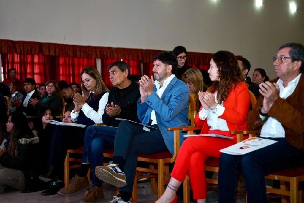 Villa Unión fue el epicentro de un encuentro clave sobre minería y desarrollo sostenible WhatsApp Image 2025 05 07 at 7.49.27 PM