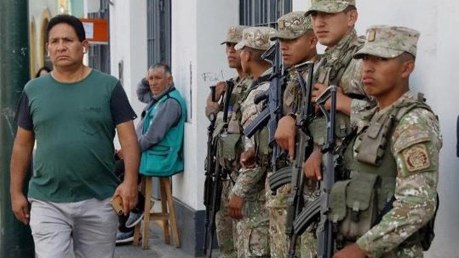 Perú: Boluarte declaró el toque de queda en localidad donde fueron asesinados 13 mineros peru