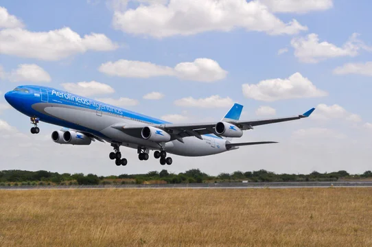 Este martes comienza con un paro de pilotos de Aerolíneas 360 8